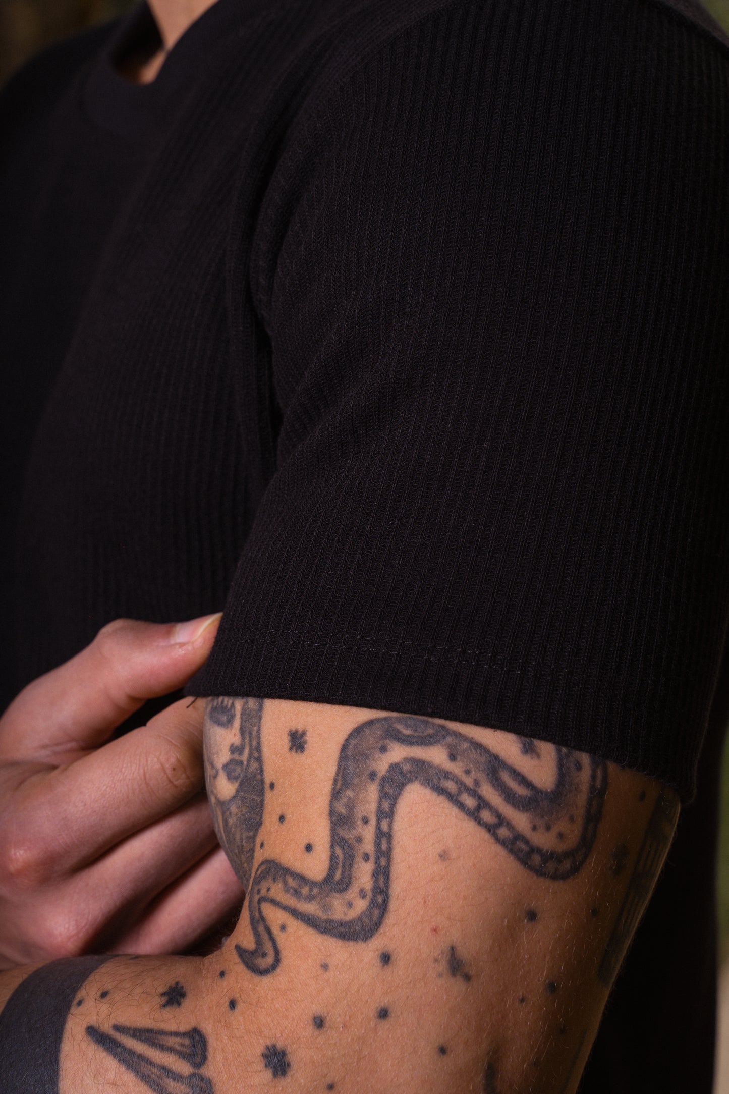 RIBBED T-SHIRT | BLACK